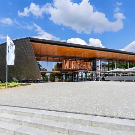 Seeuferblick - Komfortable 2-etagen-wohnung Fuer 4 Personen An Der Mueritz * ヴァーレン